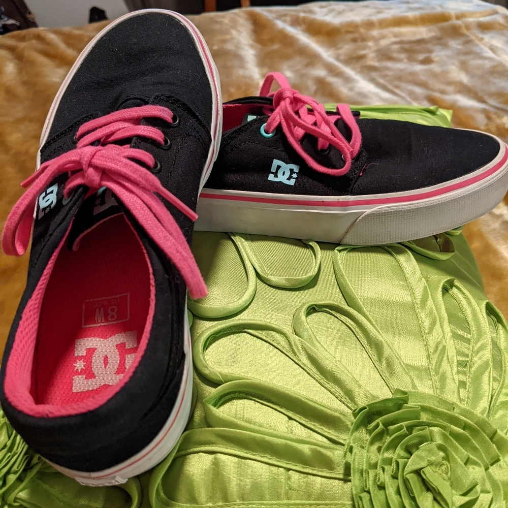 DC tennis shoes